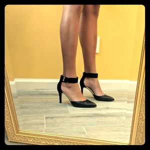 BCBG Black Ankle Strap Heels Sz 8 GUC